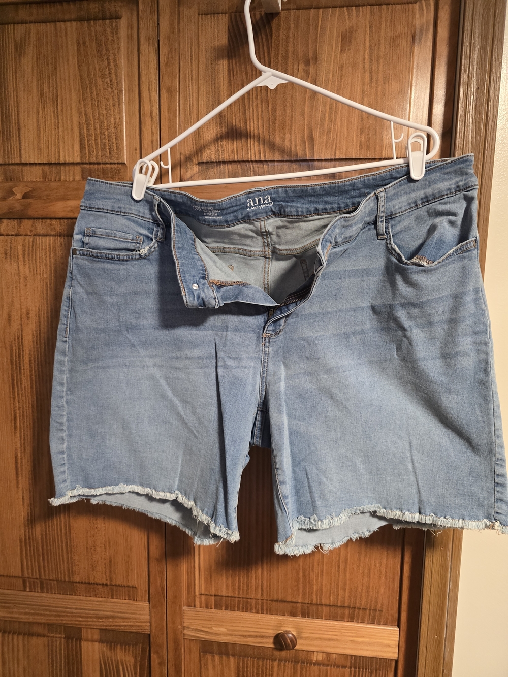 a.n.a Light Wash Denim Frayed Hem Women’s Shorts